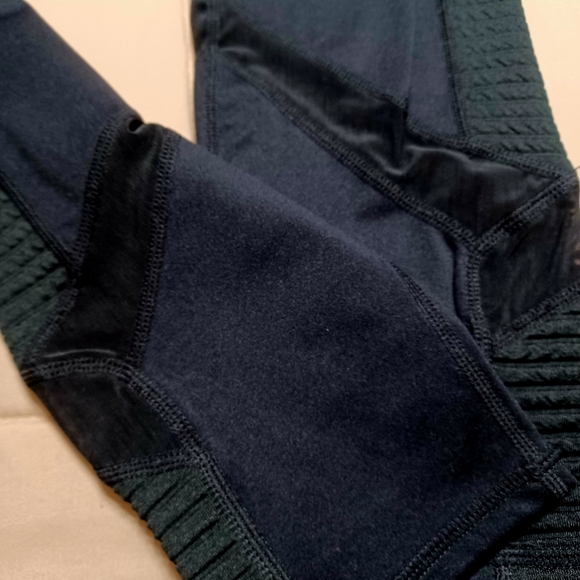 NWT Fabletics leggings - Picture 3 of 5